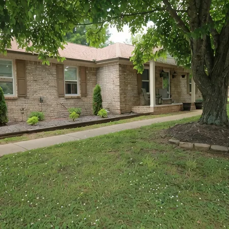 One level home close to interstate and 25 minutes to Nashville.
