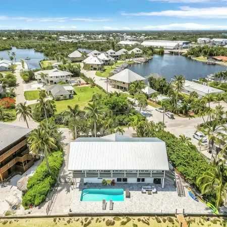 Oceanfront Multi-Family Retreat // 4 Bed, 4.5 Bath // 2 Fully Equipped Kitchens!