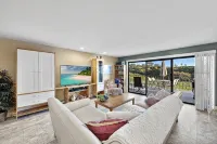 Beautiful San Clemente Beach Condo, Walking to the Sand