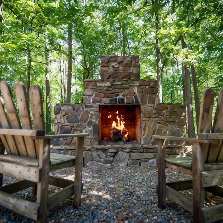 Crazy Horse is a Charming Hochatown Cabin with All the Amenities. Отели в г. Брокен Боу