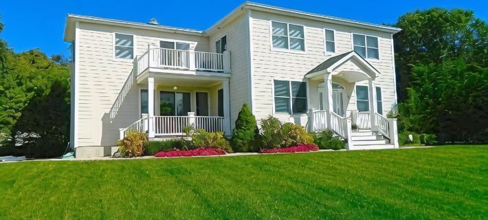 Beaches Everywhere! Gorgeous Pool and New Hot Tub in Super Private Setting! Hoteles en Hampton Bays