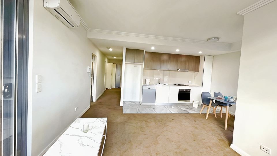 Mascot Two-bedroom apartment, with direct bus access to Sydney Airport and UNSW