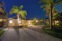 🌴 Resort-Style Pool 🌴 Walk to Beach 🏖️ 3 King Bedrooms 🕹️ Arcade Games - 3-Star