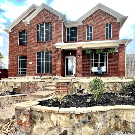 Txshapedprivatepool&Spa.TikiBar.PuttingGreen.Gameroom.Patios.Playground.Firepit
