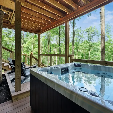 Experience Elevated Living: Upscale Treehouse Cabin in Hocking Hills on 20 acres