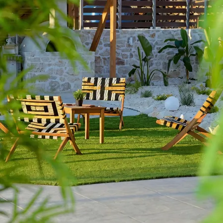ID Holiday Living