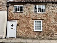 Rennovated 2 bed dog friendly cosy cottage in central Wells - 3-Star