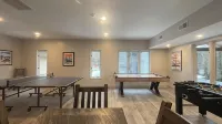 Spacious Townhome with breathtaking views of Mount Snow. 5 min Shuttle to ski - piscina