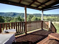 Ironbark Luxury Farm-Stay & Highland Cows. Hotels in Caboolture