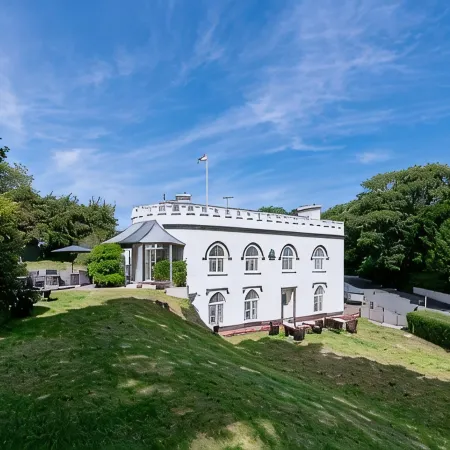 Royal Glen Hotel