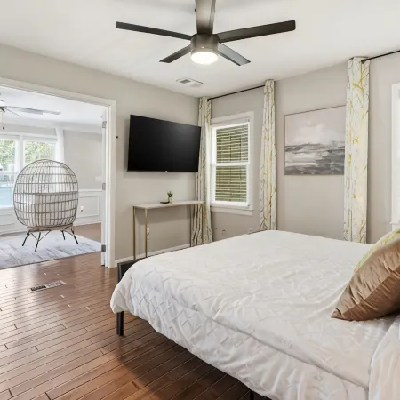 Lakefront -Heated Pool -EV Charger -Dock -Fire Pit -Kayaks -Game Room