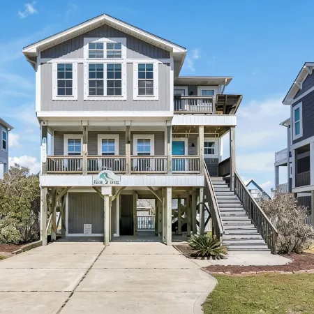 Sea 2 Sea - 4 Bdrm w/ Pool and New Patio - 1 Minute Walk to Beach