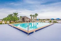 Walk to Florabama from Renovated Ground Floor 2Bd-2Ba w/ Pickleball, Boat Slips - 비치