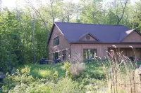 Guest House on Owners Lakefront Property - Wifi
