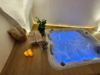 Suite 6 - Hot Tub