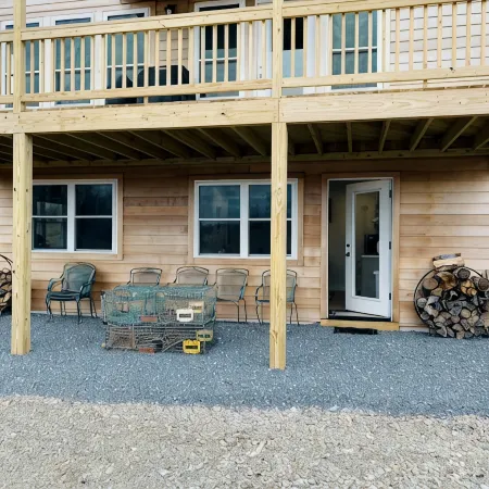 Gorgeous 2 bedroom apartment in new house with waterfront views in Duck Cove