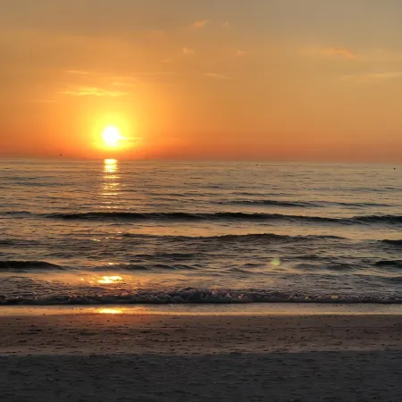 Exceptional Beachfront condo on Crescent Beach