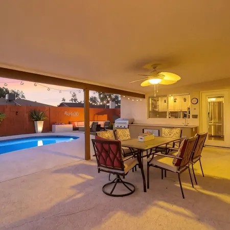 Fire Pit & Hot Tub Near Tempe Attractions