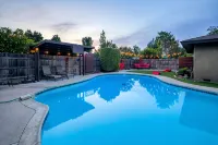 Marvel home w/ Pool, Gazebo, Movie Room, Gym, Traeger - บังกะโล