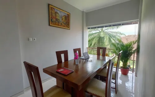 Ati Tentrem Guesthouse - guesthouses