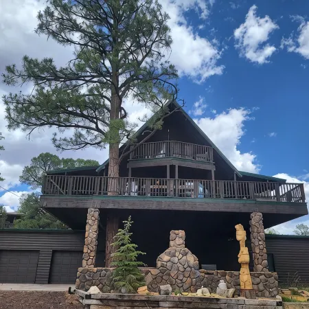 The Treehouse a 4-bedroom log cabin on 3 acres in Heber-Overgaard Отели в г. Хебер-Овергаард