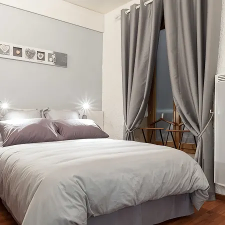 In the heart of the old town, quiet loft with pretty sunny terrace
