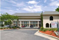 Days Inn by Wyndham Lexington/Columbia - Parking