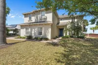 Make Memories in This 6 Bedroom With Private Pool