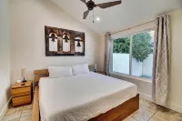 Gilbert Ranch Retreat & Non Heated Pool. Walk to Shops and Restaurants.