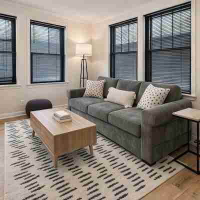 Chic Central Cottage- Wood Floors, Fireplace, Hospital/Vsu Firepit, Pet Friendly Others