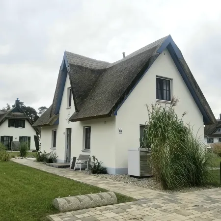 "Käptn 9a" thatched-roof villa with 105 sqm, sauna, fireplace, beach chair, double parking space