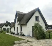 "Käptn 9a" thatched-roof villa with 105 sqm, sauna, fireplace, beach chair, double parking space - Wifi