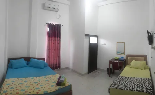 Losmen Ibu Hj. Tarjo - Hostels