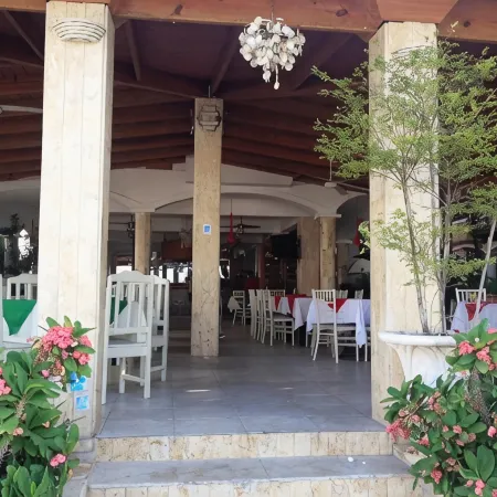Plaza Real Resort