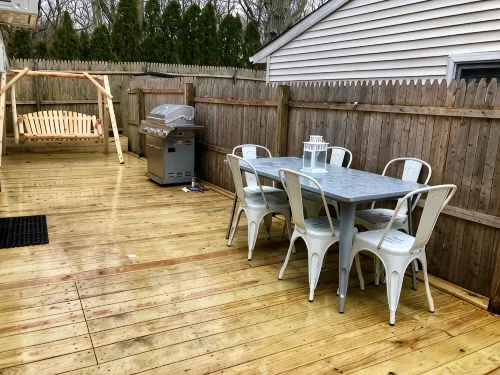 Renovated Cozy Chic North Fork Cottage, steps away from the Beach & Wine Trail!!