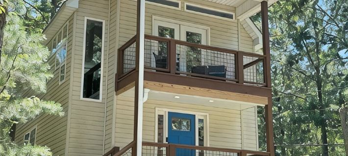 Charm of a Tree House. Comforts of Home. Hotels in Lumpkin County