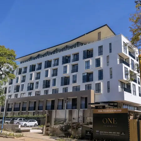 One Rosebank Executive Apartment Hotel Отели рядом с достопримечательностью «Торговый центр Killarney»