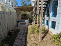 Beach Villa with Private Pool - Walk to beach and Island View Casino - Country Houses