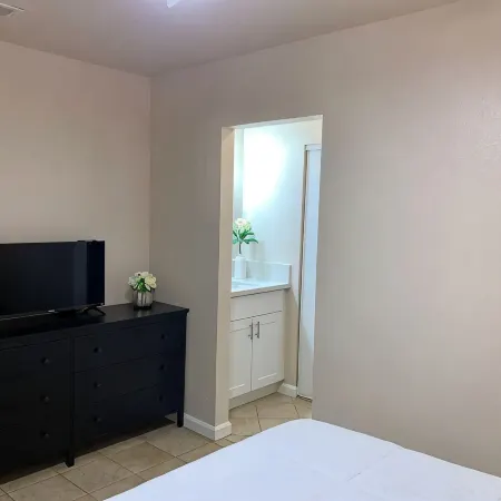 La Casita Española-Charming 2-bedroom house in brilliant Ventura