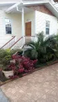 Two charming 2-bedroom cottages with AC and WiFi in delightful Queenstown  Gtown