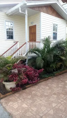 Two charming 2-bedroom cottages with AC and WiFi in delightful Queenstown  Gtown - 2-Star
