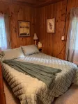 Lake Huron access wooded 2-bedroom cottage with WiFi in charming Oscoda -  Habitaciones en casas particulares