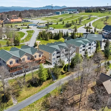 Mountain Views + Walk to Overlook Barn, Slopes, Fred's & White Wolf!