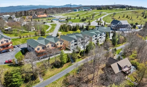 Mountain Views + Walk to Overlook Barn, Slopes, Fred's & White Wolf!