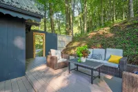 Renovated chalet just a walk down the hill to downtown Burnsville! Pet Friendly - Hytter