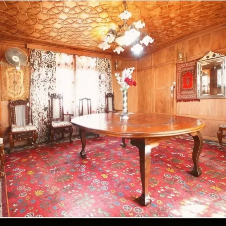 Taj palace Houseboat