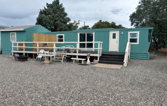 Private House.  1 Bed 1 Bath Full Kitchen.  Remote Location Very Private