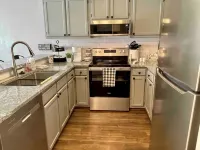 Beechside Breeze Luxury Condo with pool & hot tub