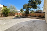 Cozy spacious house near RoseBowl, DTLA, and more - balcony
