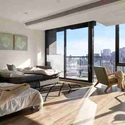 Large 3BR Apt Near Crown, Sleeps 10, FREE Parking Rooms